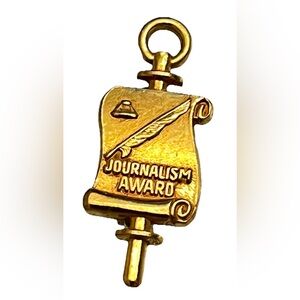 Vintage 1” Journalism Award PIN Gold Tone Quill Scroll Journalism Honor Society